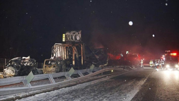 জাপানে দুর্ঘটনার কবলে অর্ধ-শতাধিক গাড়ি, নিহত দুই